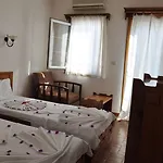 ناجي بيتش فندق غومْبيت