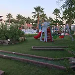 ناجي بيتش فندق 3*