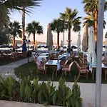 ناجي بيتش فندق 3*