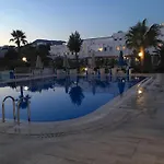 ناجي بيتش فندق 3*